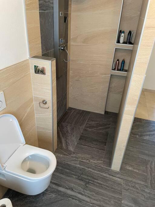 Moderne Wohnung Mit Stil Gross Gerungs Exterior foto